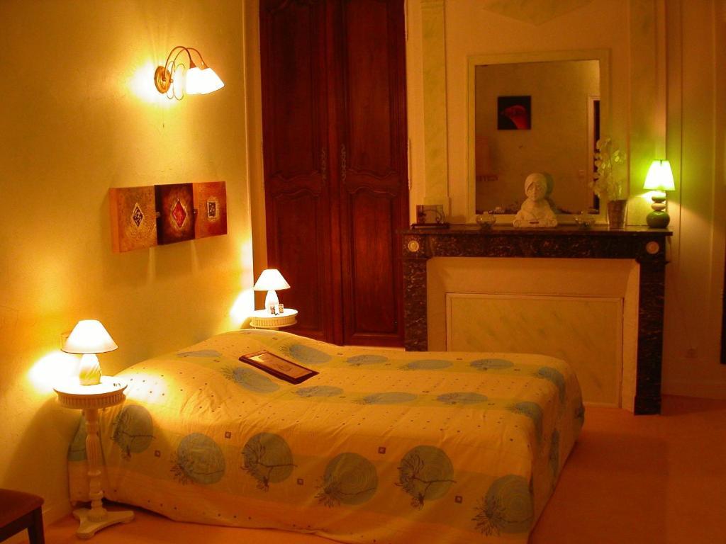 Hotel Le Dauphin Moulins-la-Marche Номер фото